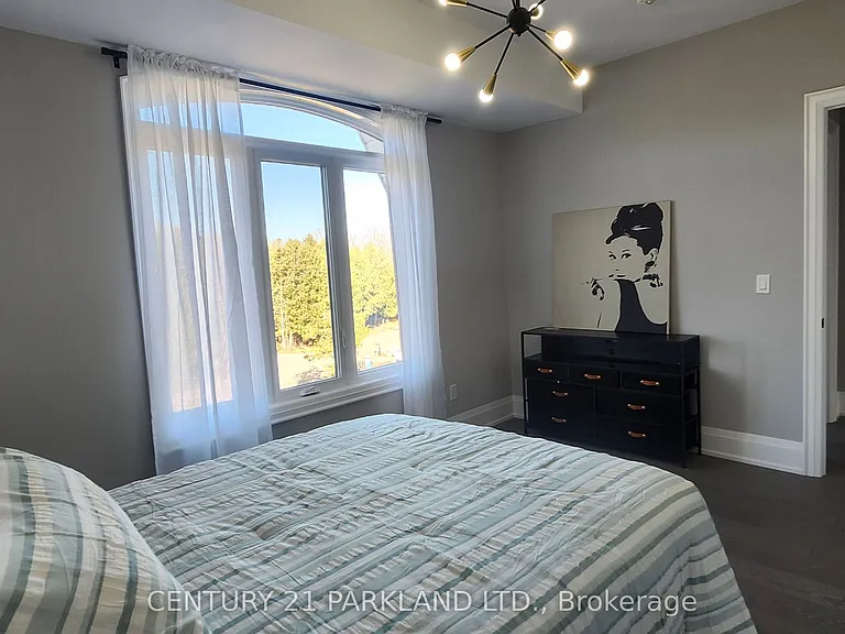 15 Stanley Ave — Photo 28