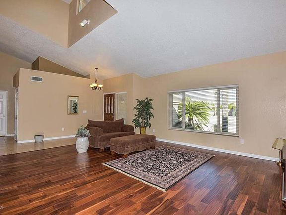 5th image of 801 E Forest Hills Dr