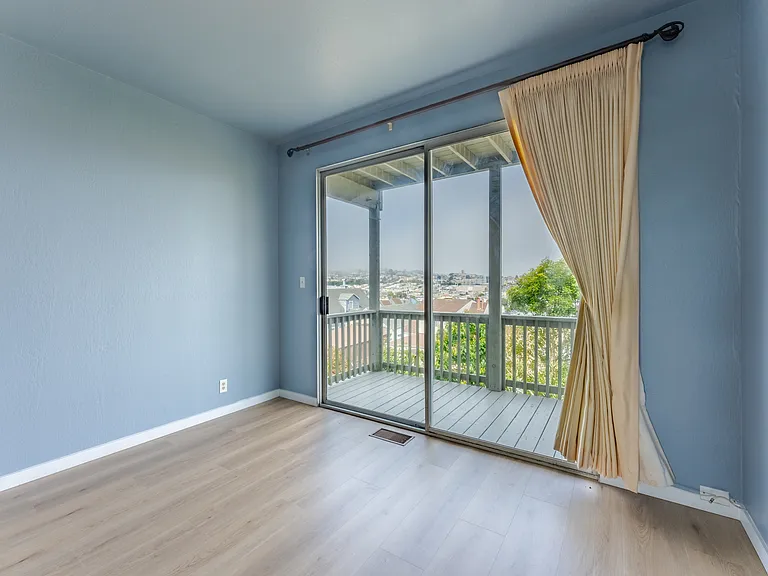 646 Lisbon St #B — Photo 8