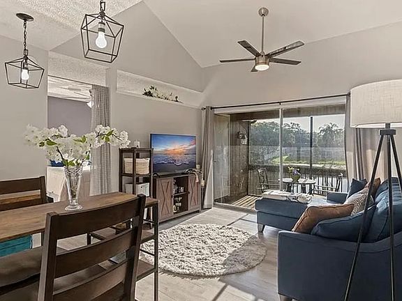 2nd image of 10423 Carrollbrook Cir
