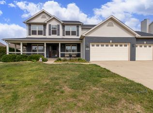 4002 Rockledge Rd, Bloomington, IL 61705