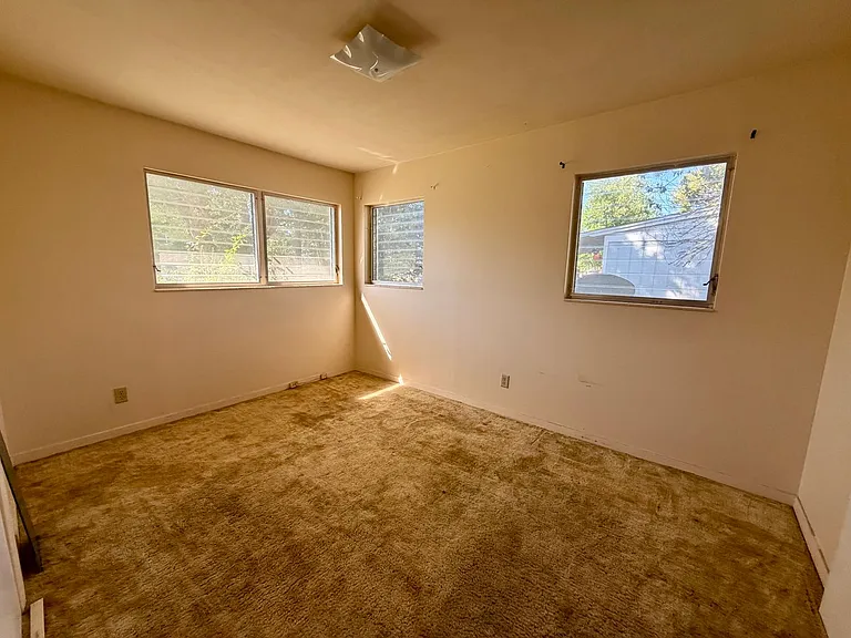 2224 Edgewood Dr — Photo 6