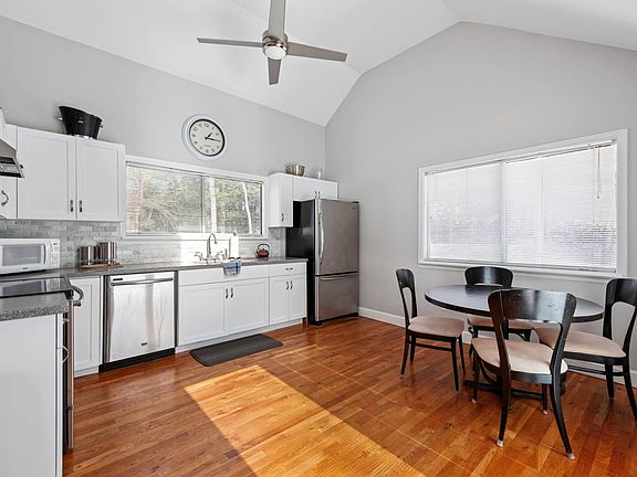 3rd image of 25 Georgica Woods Ln