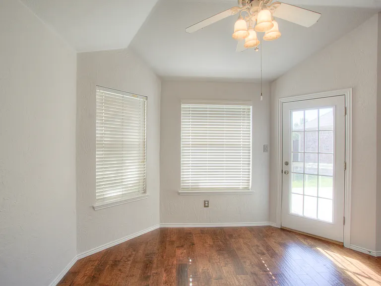 4909 Clove Ct — Photo 5