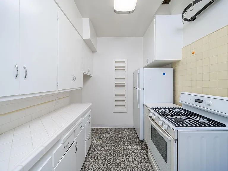648 S Burnside Ave #650-1/2 — Photo 10