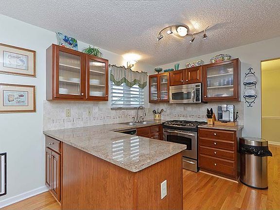 Updated Kitchen and Hardwood flooring