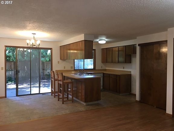 5th image of 2735 SE Brent St