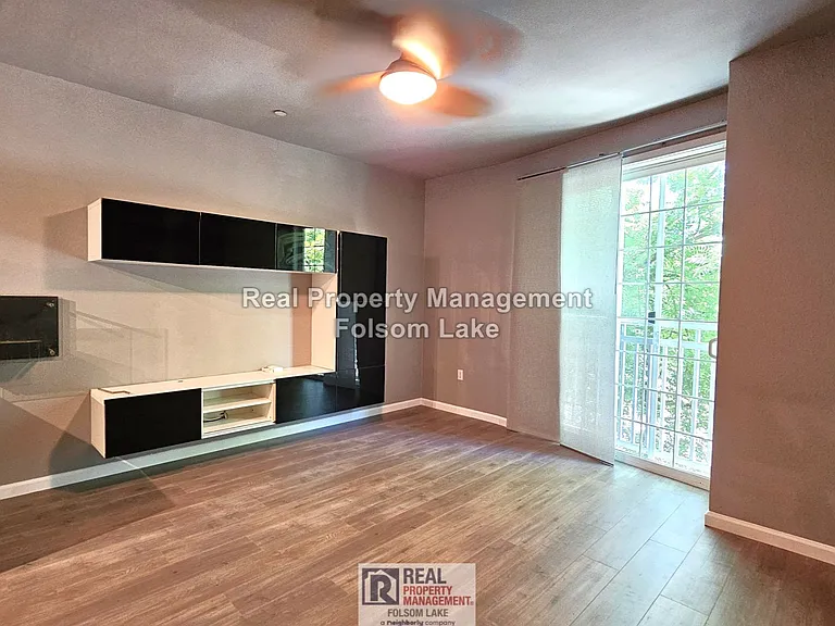 405 Harriet Ln — Photo 6