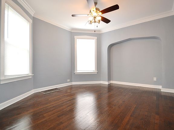 4th image of 1052 N Lawler Ave