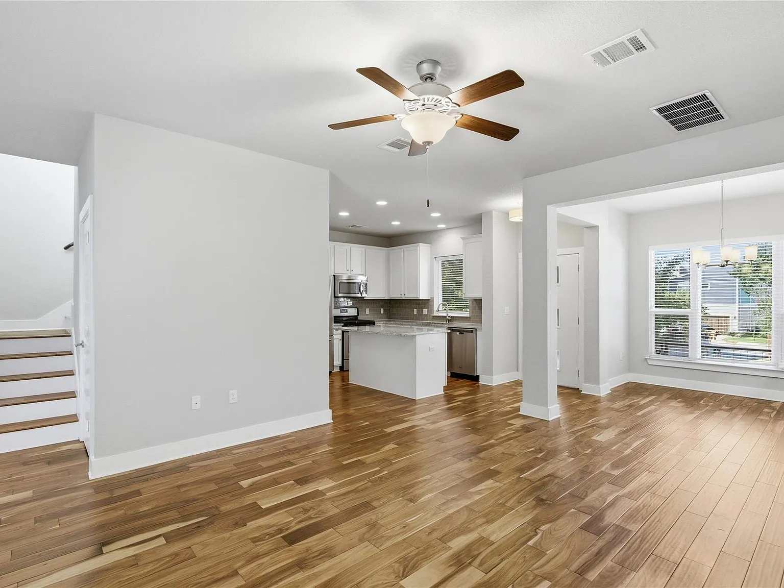2 bed, 2.5 bath, 1270 sqft, $2,200 — Photo 3