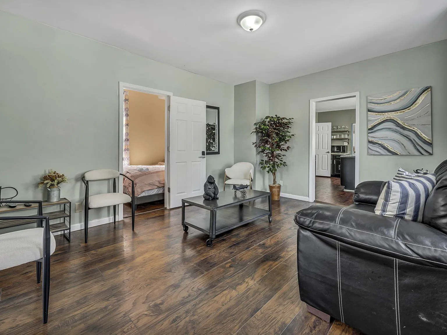 4 bed, 2.0 bath, 1440 sqft, $663 — Photo 3