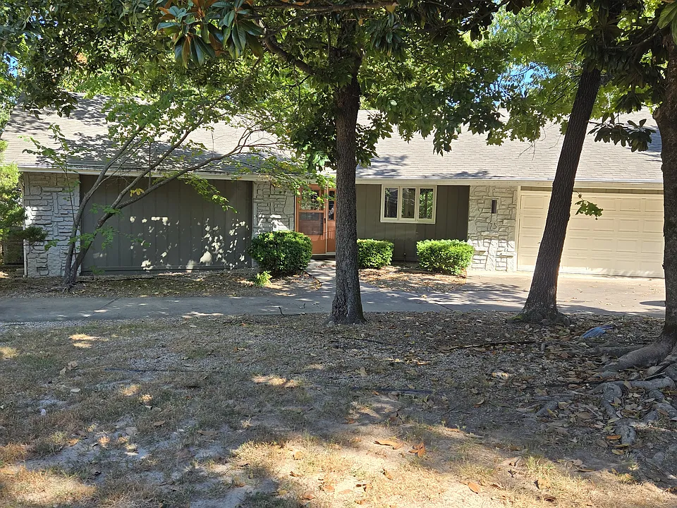 73 Churchill Dr