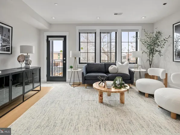 330 16th St SE Unit 2, Washington, DC 20003