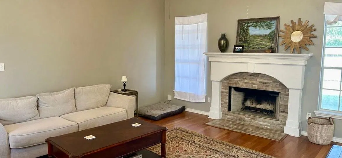 3 bed, 2.0 bath, 1991 sqft, $2,400 — Photo 2