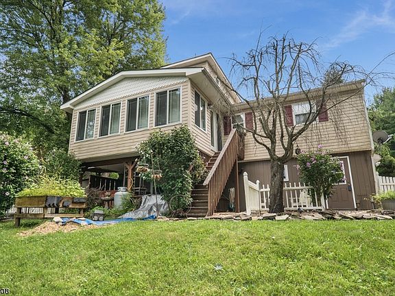 3rd image of 5 Willis Dr