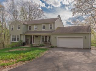 18 Maid Marion Dr, Gales Ferry, CT 06335