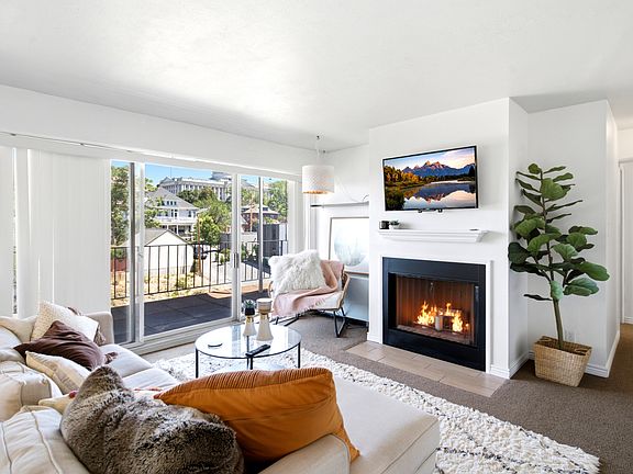 3rd image of 8 E Hillside Ave N #603