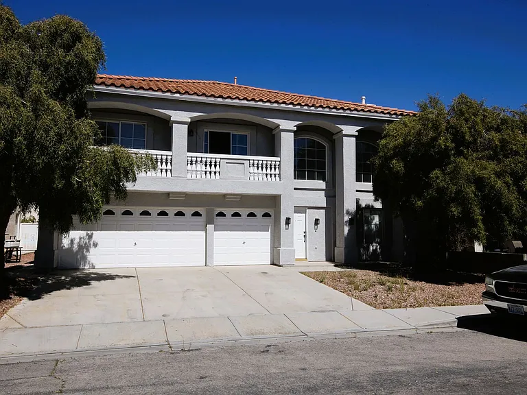 554 Campus Oaks Ct — Photo 2