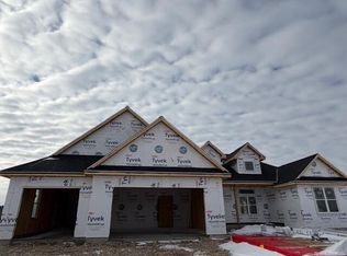 527 Talbots Woods DRIVE, Dousman, WI