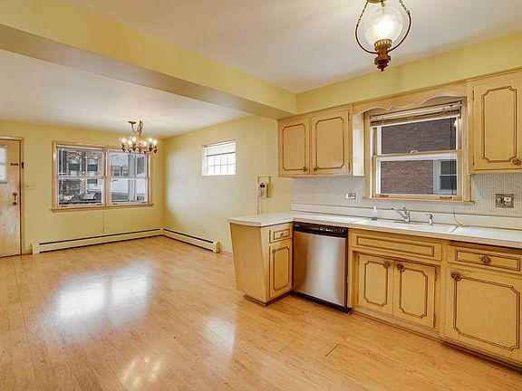 5th image of 8648 W Carmen Ave