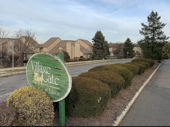 118 Kelly Dr, Edison, NJ 08820