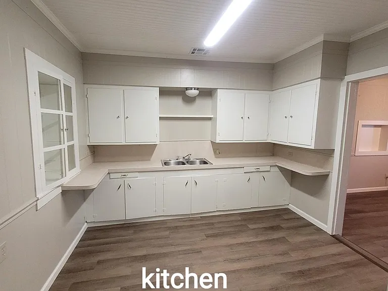 217 N Railroad St — Photo 2