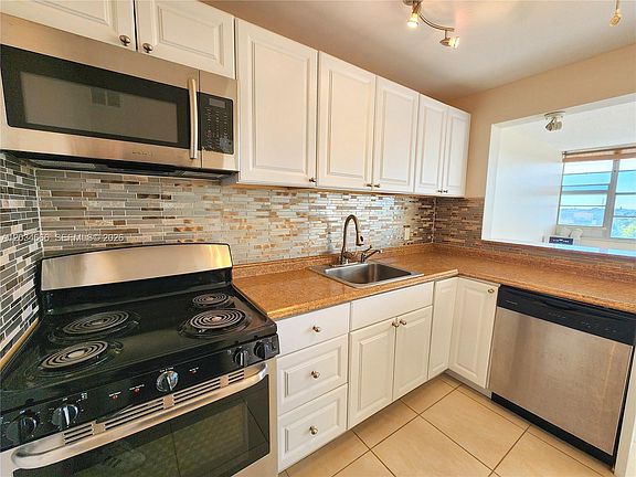 5th image of 2025 NE 164th St APT 503