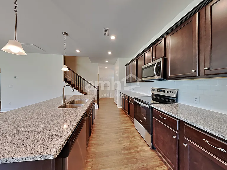 109 Twin River Dr — Photo 3