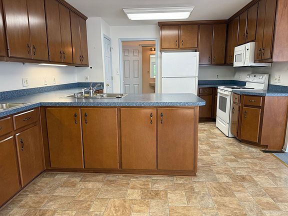 2nd image of 240 Shaw Ct