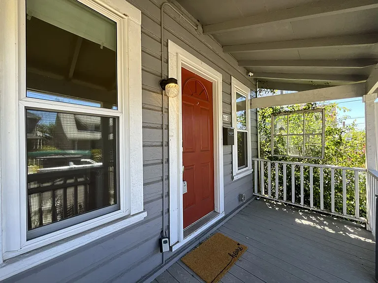 610 NE 79th Ave — Photo 4