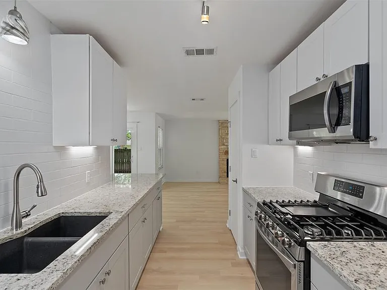 8907 Creekmont Cv — Photo 4