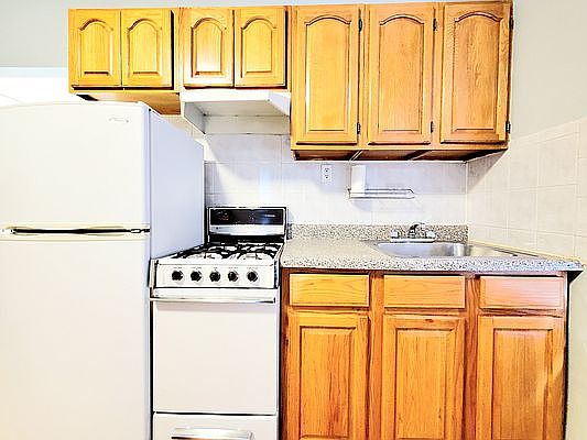 3rd image of 31-11 30th St #1F
