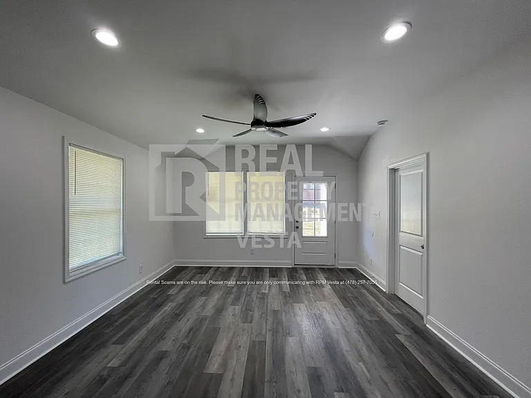 2349 Berthadale Ave — Photo 3