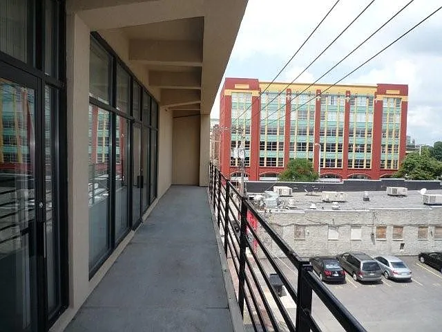 3 bed, 1170 sqft, $1,665 — Photo 3