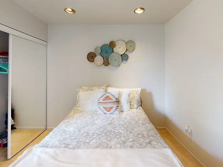 The Village at Chandler Crossings - Furnished Student Living - Priced Per Room — Photo 11