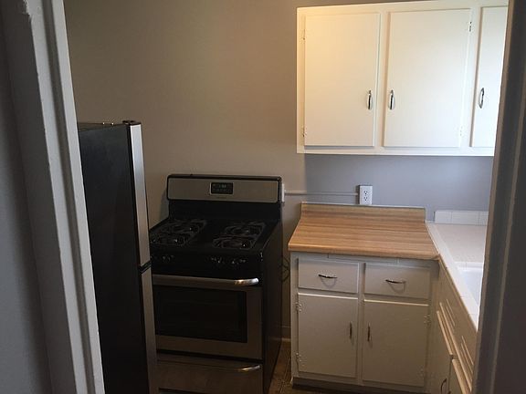 3rd image of 14 Cambon Dr