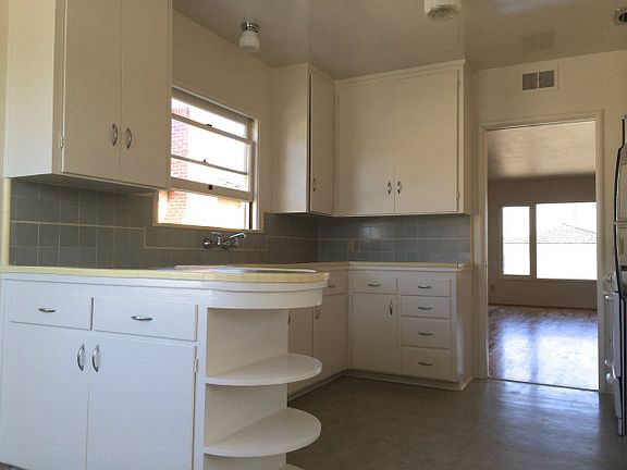 4th image of 541 E Beach St