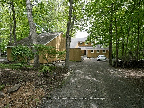 2nd image of 347 Prinyers Cove Cres