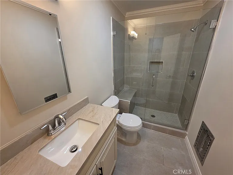 12401 Archwood St #1 — Photo 19