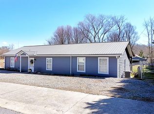 91 Hickory St, Hayesville, NC 28904