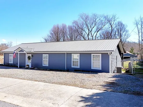 91 Hickory St, Hayesville, NC 28904