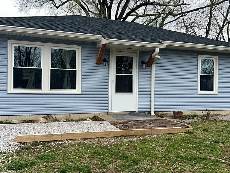 300 E Parkview Dr — Photo 1