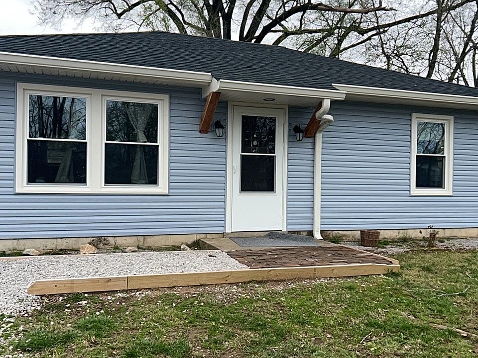 1st image of 300 E Parkview Dr