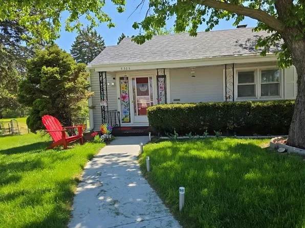 3305 Nebraska Cir, Omaha, NE 68111