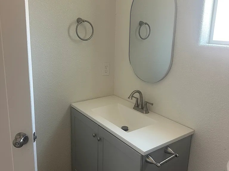 2221 W 1st St — Photo 11