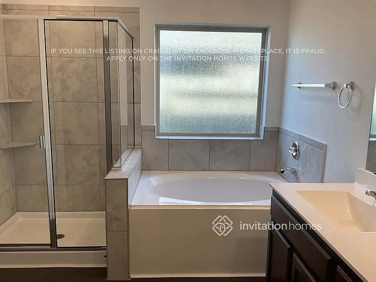 445 Pecan Landing Ln — Photo 11