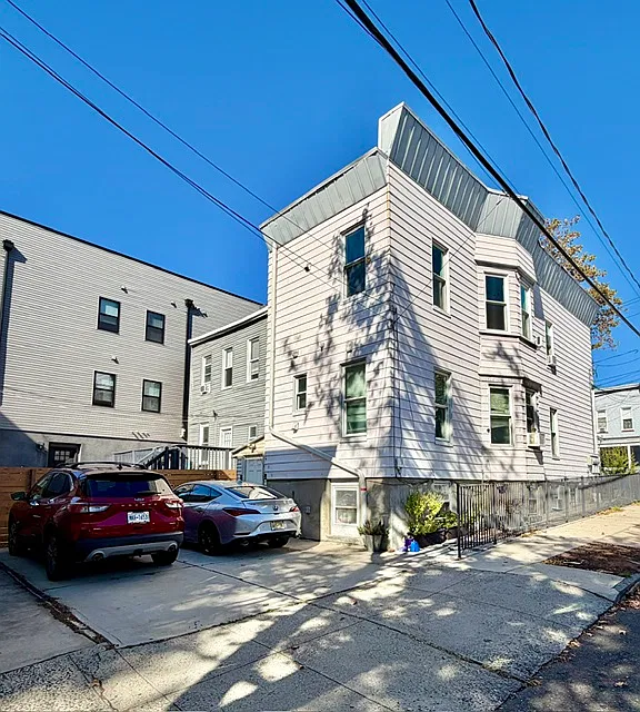 2 bed, 1000 sqft, $2,850 — Photo 3