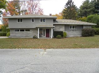 48 Robinson Gdns, Lewiston, ME 04240