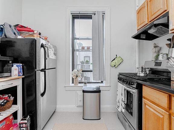 5th image of 27-21 23rd St #4Z