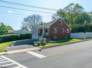 318 Linden Rd, Roselle, NJ 07203